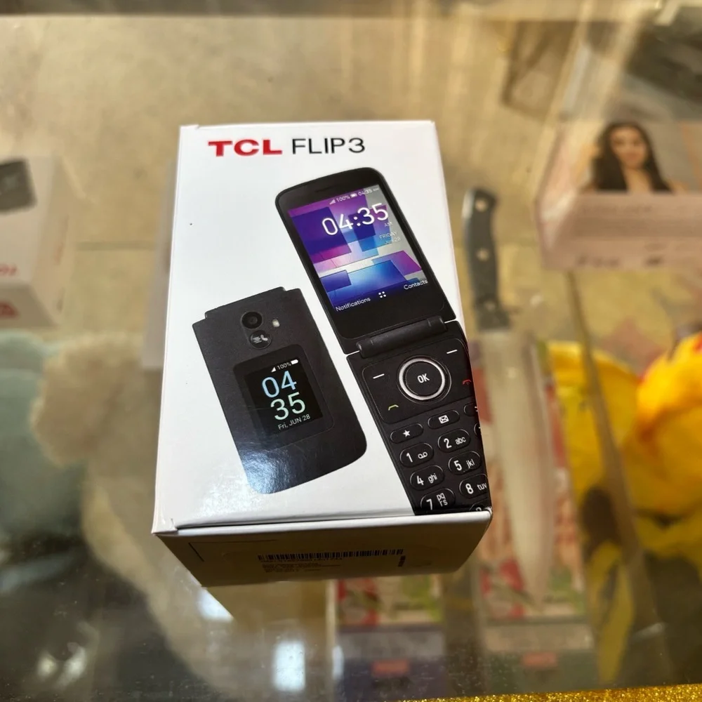 TCL Flip3 Clamshell Phone in Black